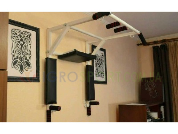 By design, horizontal bars for installation in an apartment are divided into several categories: